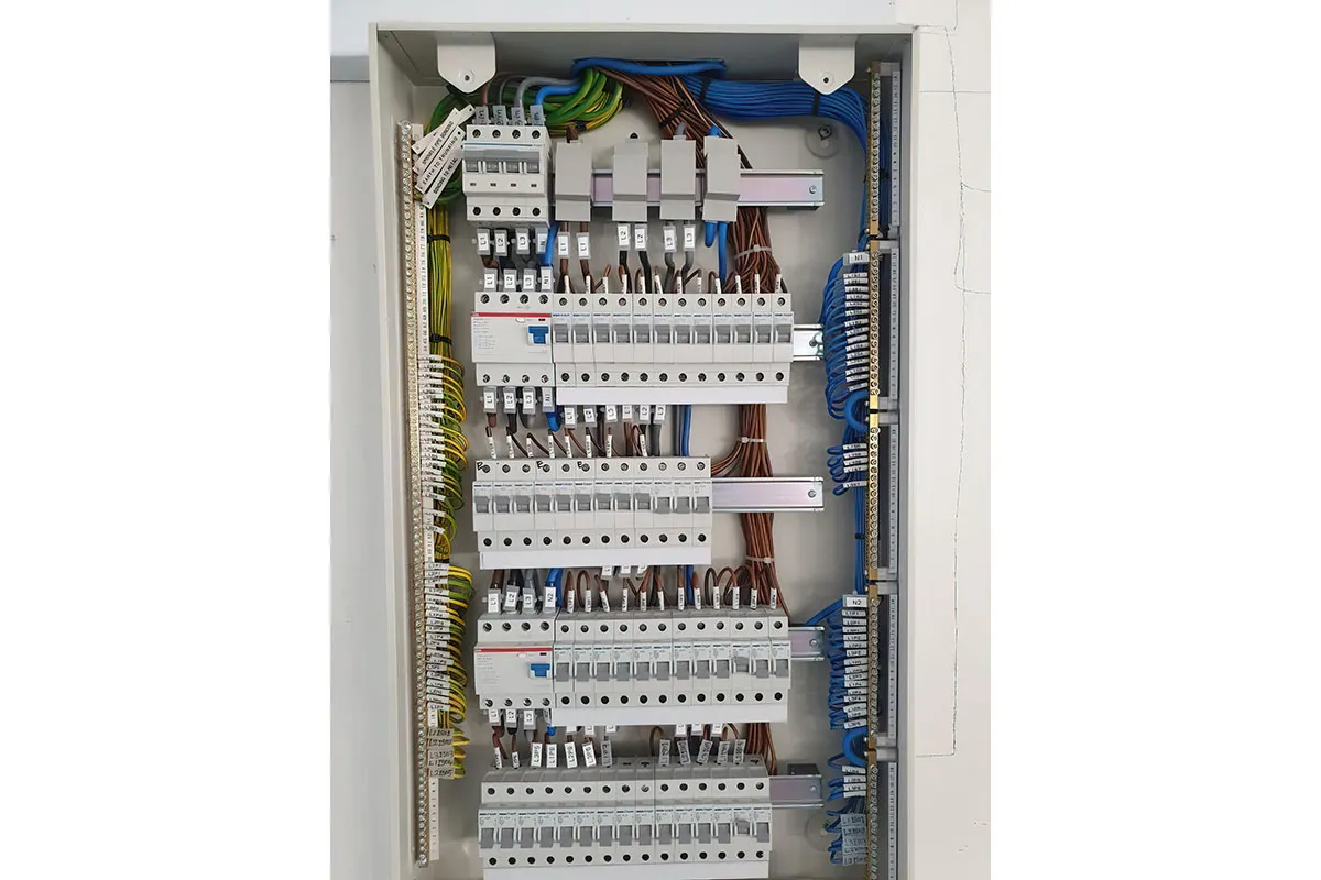 Distribution board, fully wired