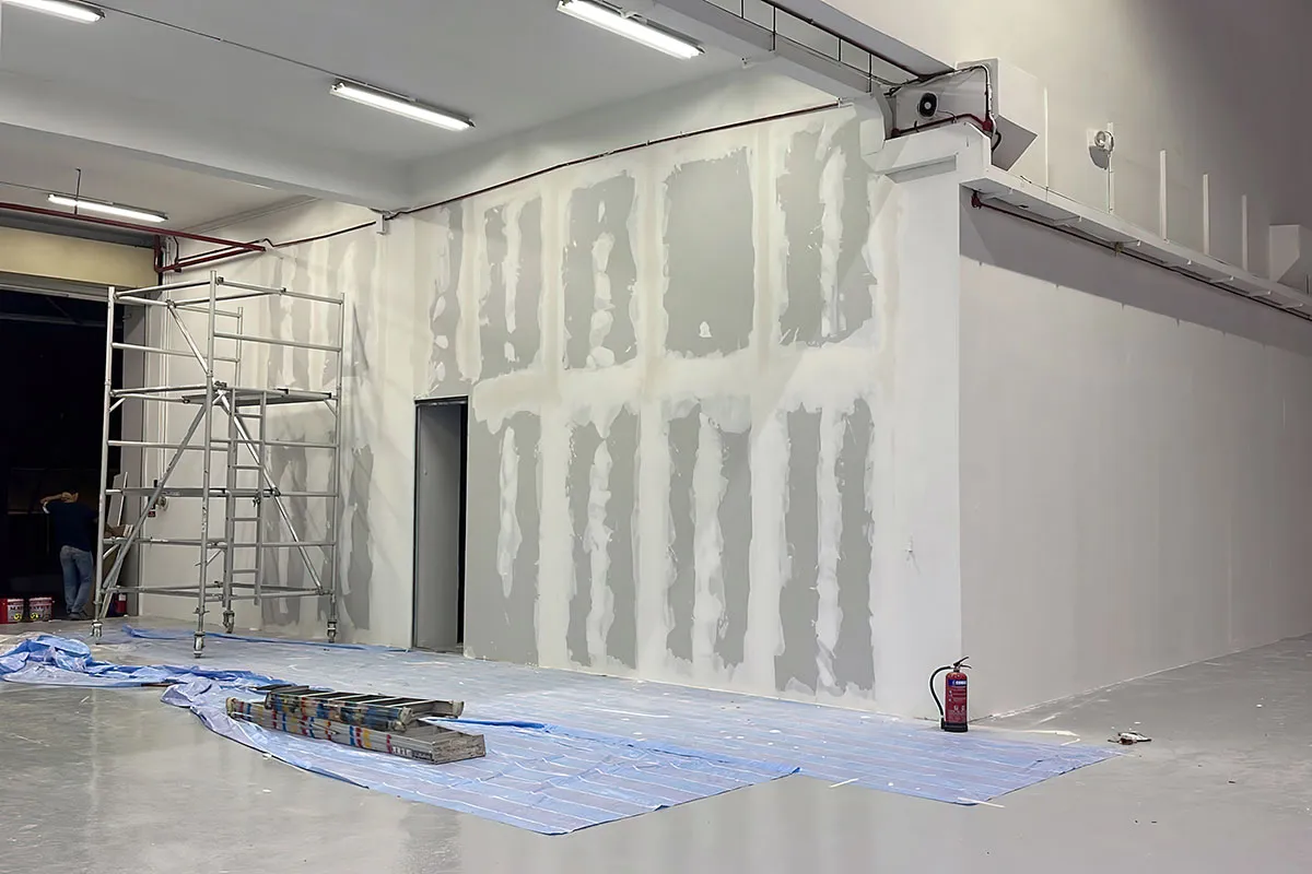 Warehouse partition wall installation